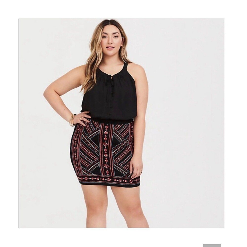 Torrid size 1 2 black embroidered ponte mini pencil skirt